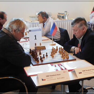 Anatoli Karpov scored a win against Vlastimil Hort.