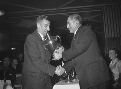 Marcel Berman rewarding Igor Bondarevsky, with the price of International Arbiter during the Chess Olympiad of Amsterdam, in 1954