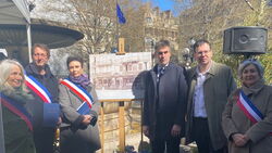 Several deputies of the Mayor of Paris, Eloi Relange and myself, in front of the photo of the Café de la Régence around 1895