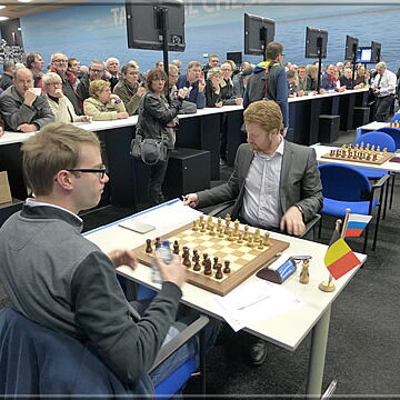 Waiting for the gong ...