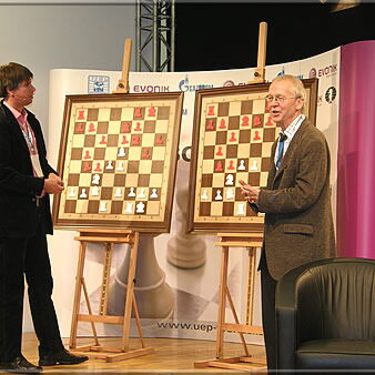 Sebastian Siebrecht (on the left) as co-commentator