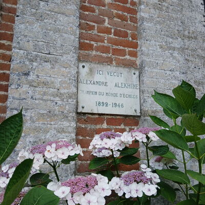 Commemorative plaque