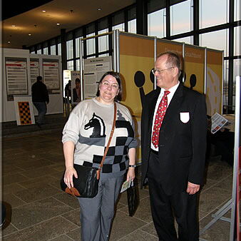 Susanne van Kempen (notice her nice chess pullover!) with Ernst Bedau, Federal legal adviser of the German Chess Federation