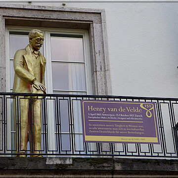 Small balcony above the entrance