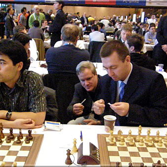 John ducking down behind Nakamura and Kamsky