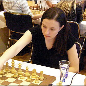 Jolanta Zawadzki (Wrocław) advancing the pawn to e5