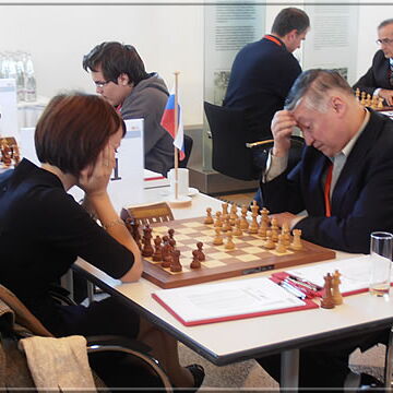 Elisabeth Pähtz lost against Anatoli Karpov in 44 moves.