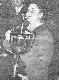 Vera Menchik with the cup (1939)
