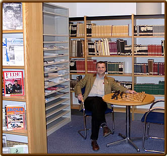 M.N. 2002-11-29 in the Royal Library, The Hague, NL, on the board the "Goldman variation"