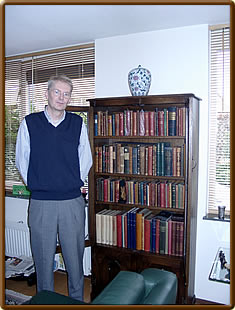 Bert Corneth vor seinen "Schätzen".